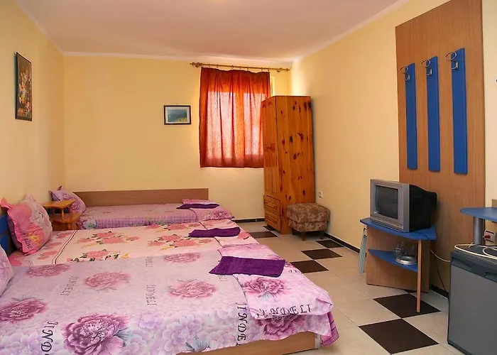 семеен бостън Hotel Ravda