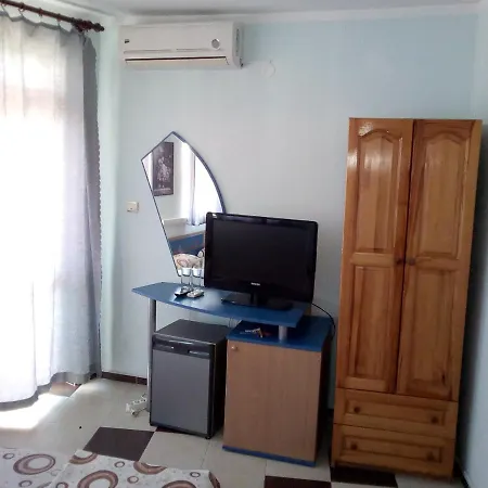 семеен бостън Hotel Ravda