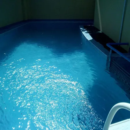 семеен бостън 2* Ravda